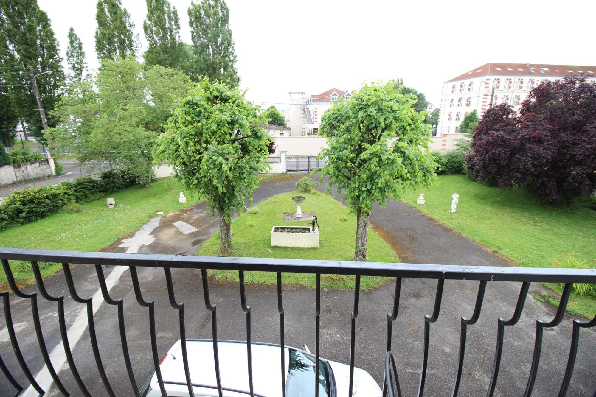 3 Chambres - Tres Grand Jardin Privee - Terrasse Privee - Garage Velo Et Moto - Parking Voiture Privee Dans La Propriete - Gere Par Presta-Zen'Services Thierville-sur-Meuse Exterior foto